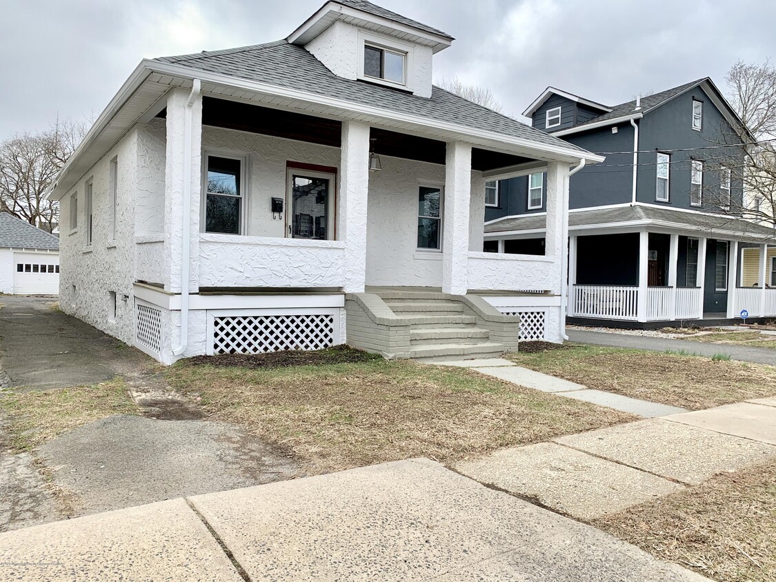 Primary Photo - 113 Catherine St