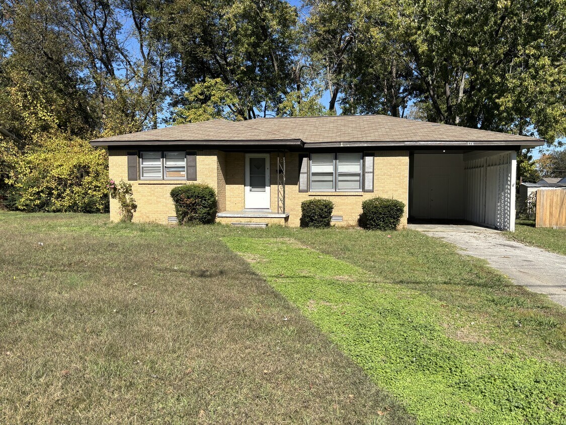 Primary Photo - 578 Circle Dr