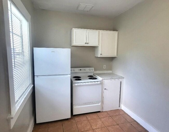 Foto del edificio - 2.0 bedroom in St. Petersburg Florida 33705