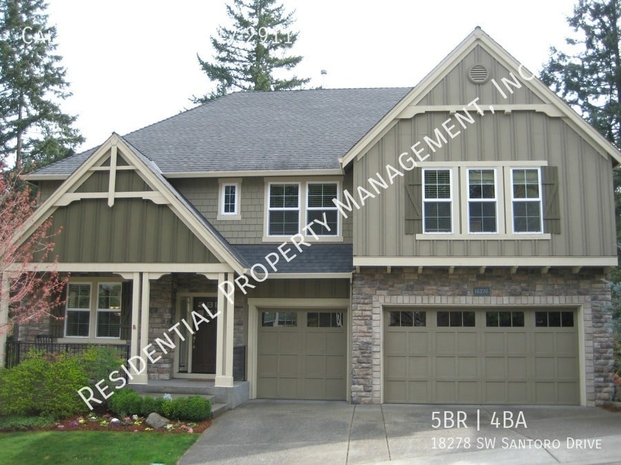 Primary Photo - 3-Story home located in the Renaissance Po...