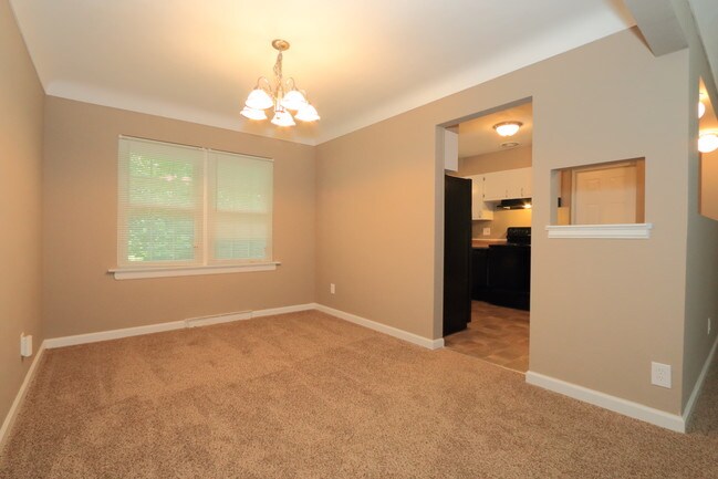 Building Photo - 702 Palace Ct