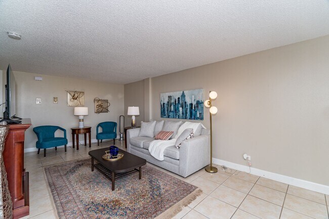 Building Photo - 7039 San Pedro Ave