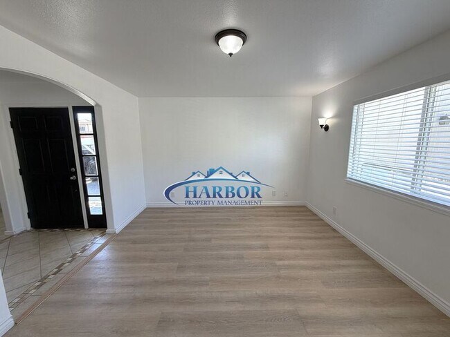 Foto del edificio - 621-623 W 18th St
