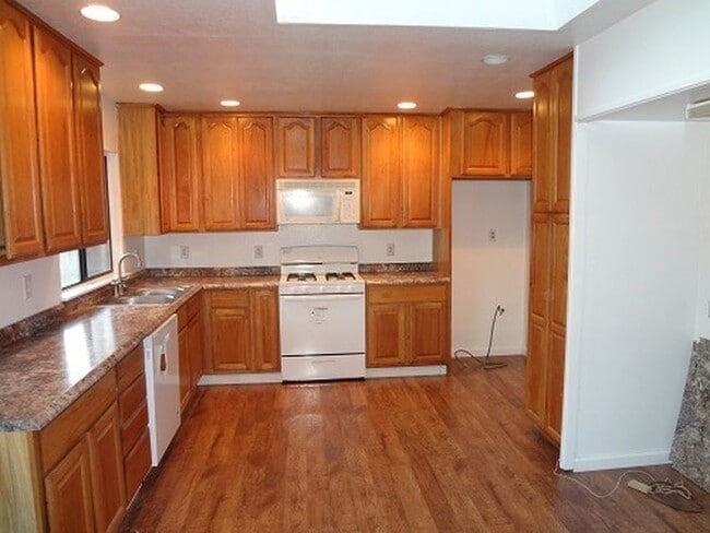 Building Photo - COMING SOON! 3 bedroom 2 bath home in Citr...