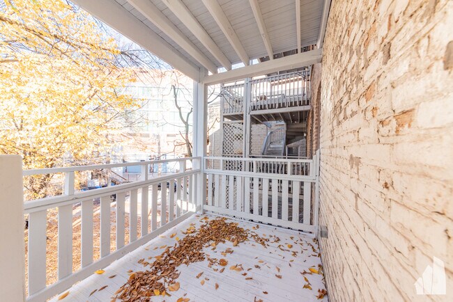 Foto del edificio - 1145 W Addison St