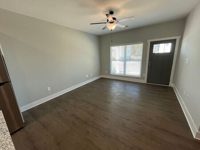 Foto del edificio - NEW CONSTRUCTION! NOW LEASING FOR JULY 15TH!
