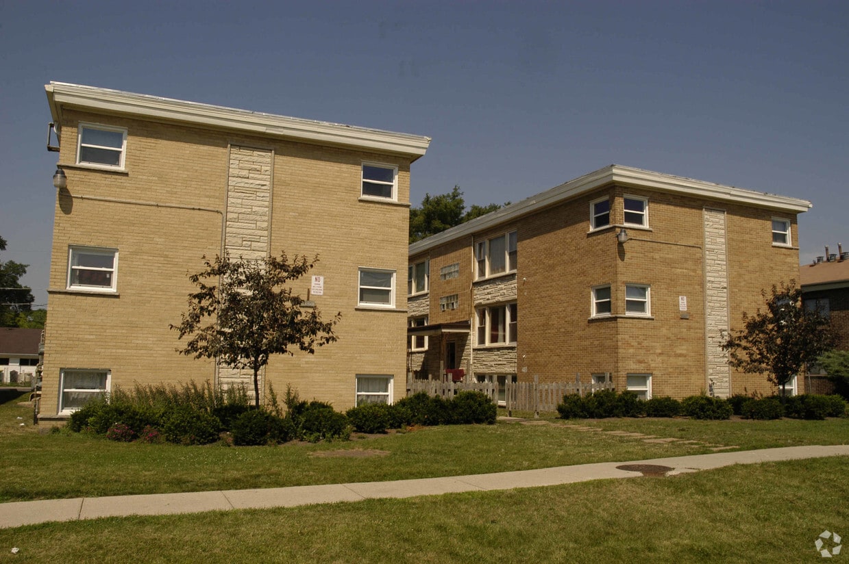 Building Photo - 130-140 N Wolf Rd