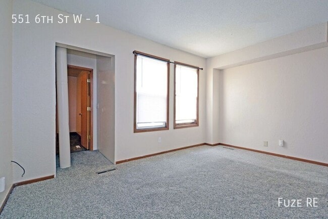 Foto del edificio - 551 6th St W