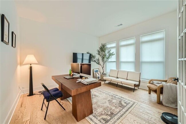 Foto del edificio - 3355 Carswell Bnd