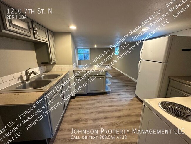 Building Photo - Charming 2-Bedroom Apartment on Lakeview P...