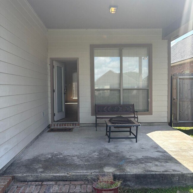 Foto del edificio - 2924 Nicholson Lake Dr