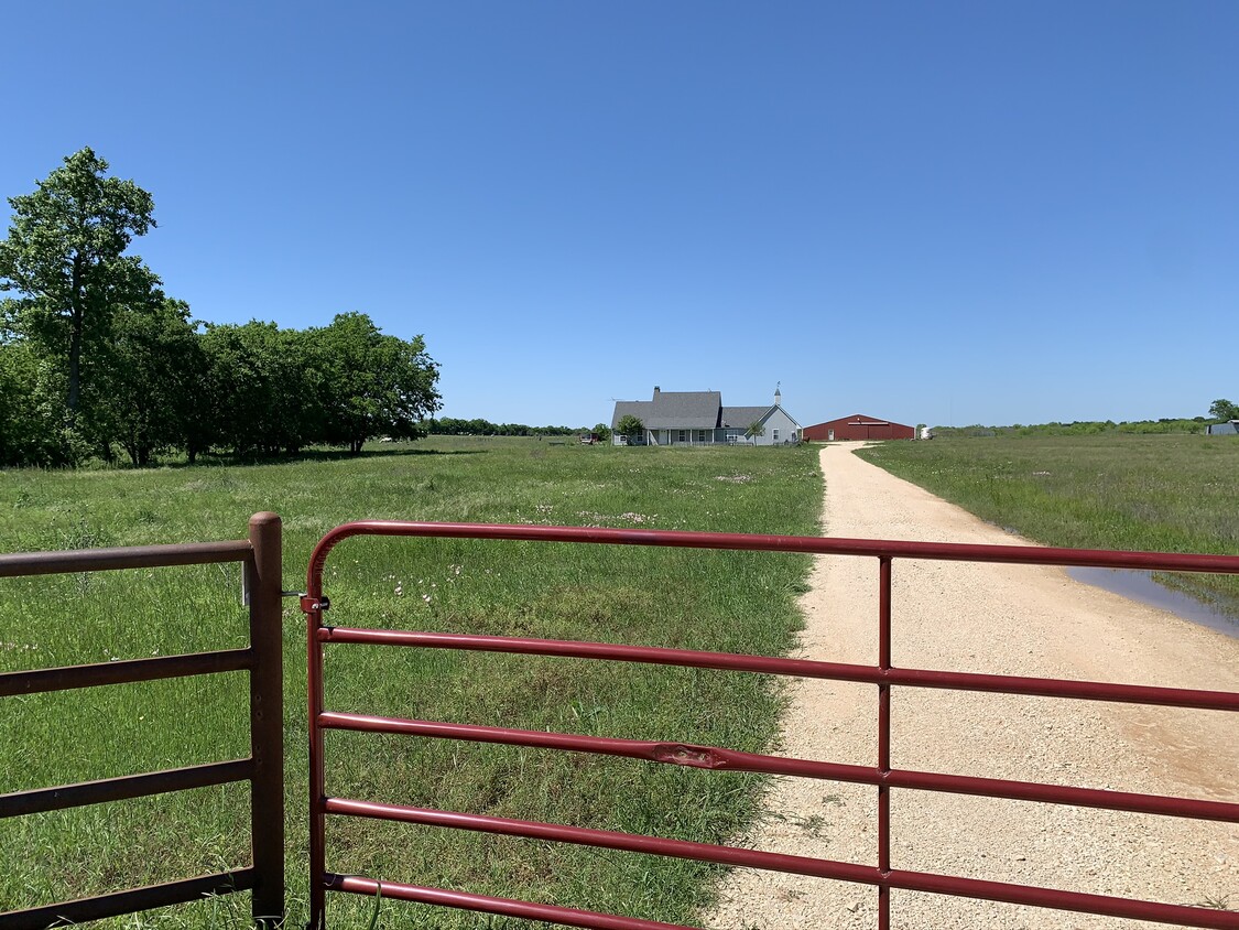 393 Martin Rd, Pilot Point, TX 76258 House Rental in Pilot Point, TX