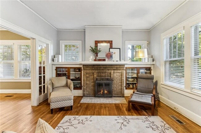 Foto del edificio - 901 Adair Ave NE