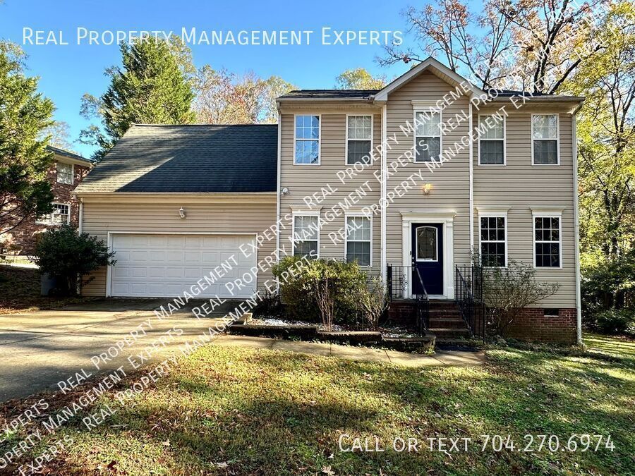 Foto principal - Charming 3BR/2.5BA Home in Charlotte!