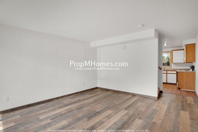 Foto del edificio - Spacious Updated Three Bedroom in Cully - DEPOSIT SPECIAL
