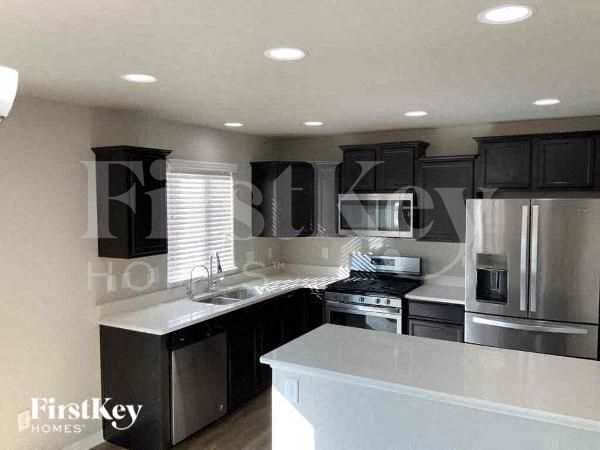 Building Photo - 6762 Galpin Dr