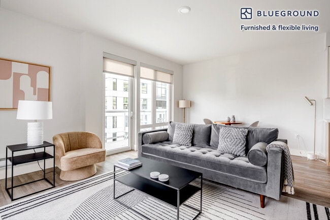 Building Photo - 285 8th Ave N