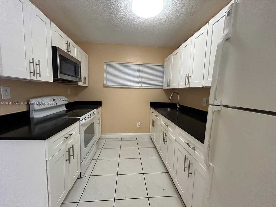 Primary Photo - 5600 NW 15th St
