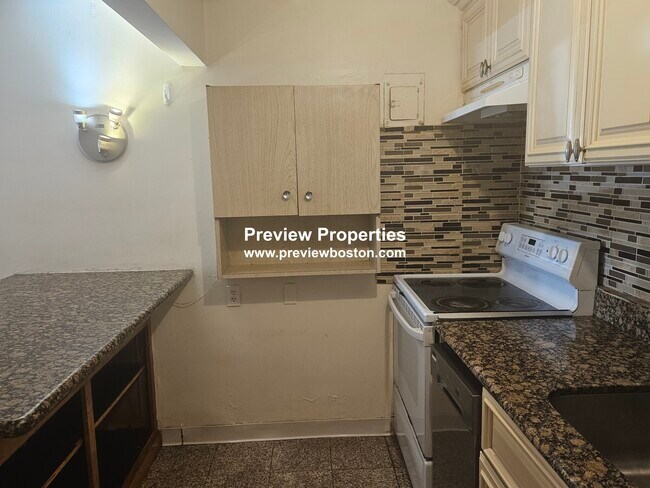 Foto del edificio - 12 Commonwealth Ct