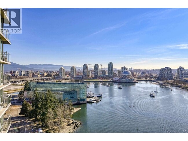 Photo du bâtiment - 8 Smithe Mews