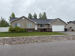 Building Photo - 2920 Sunlight Dr