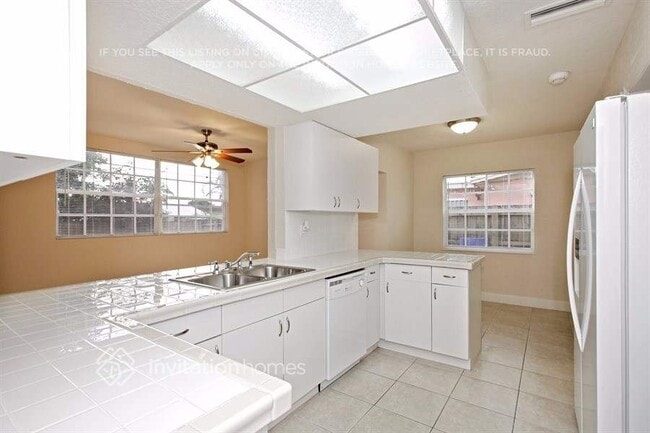 Foto del edificio - 7438 Taft St