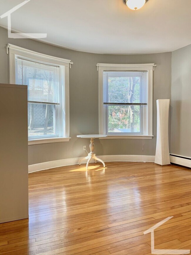 Building Photo - VERY NICE BROOKLINE 2 BED!!!!!!!!
