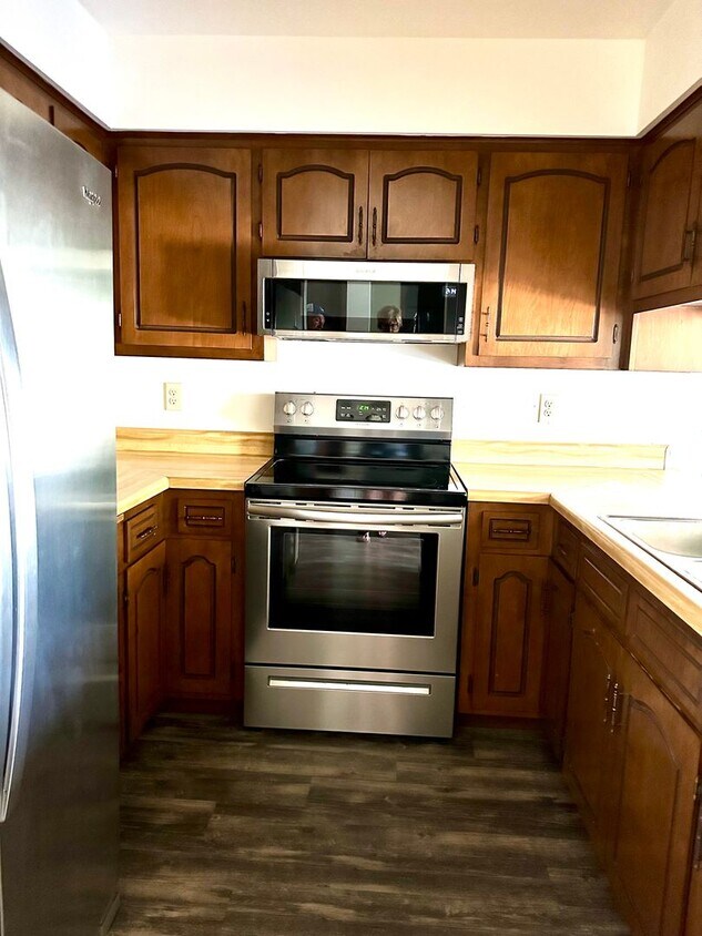 103111 E Peckham St Unit 111, Neenah, WI 54956 Room for Rent in