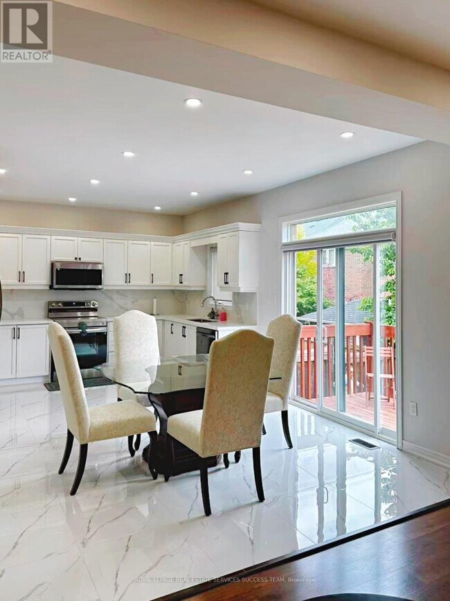 Building Photo - 450 HARKIN Pl