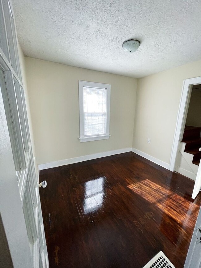 Building Photo - 2 bedroom home in great neighborhood