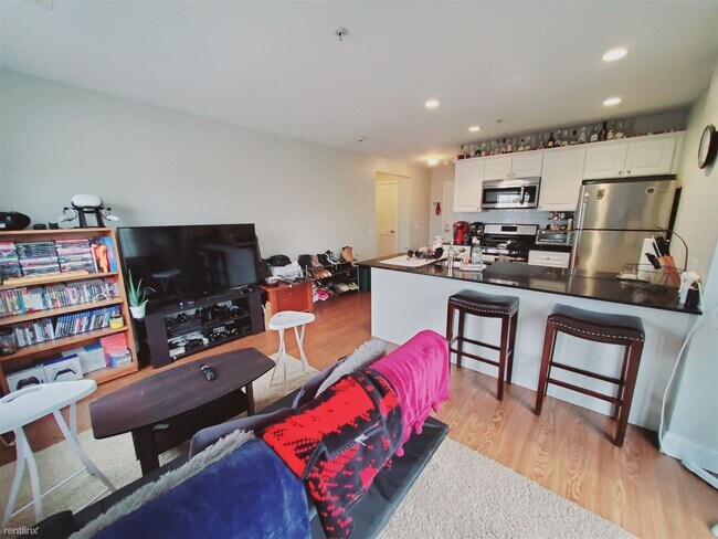 Foto del edificio - 2 br, 2 bath Condo - 947 Hope St Apt 403