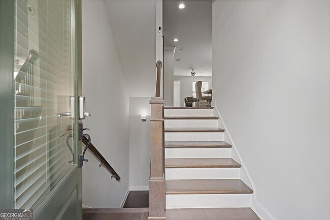 Building Photo - 1097 Township Square