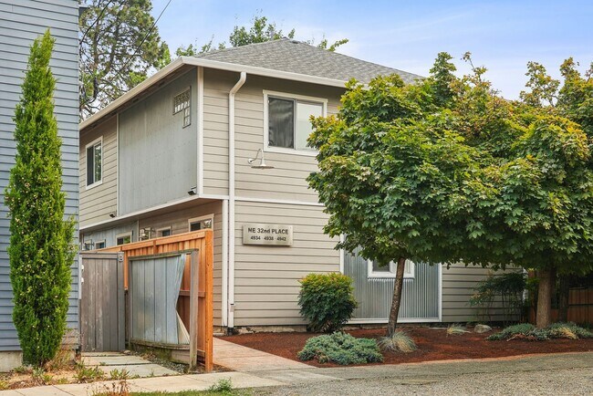 Building Photo - 4934-4942 NE 32nd Place