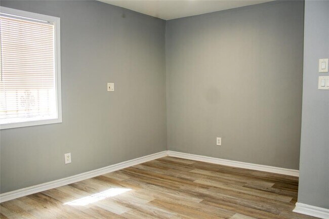 Foto del edificio - 5302 Anzio Rd