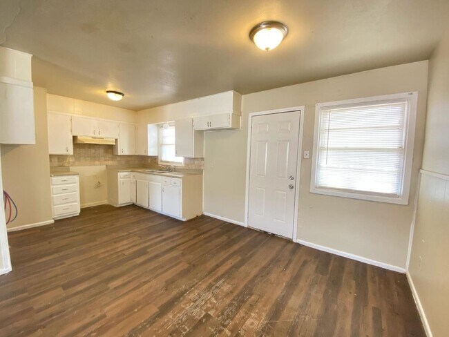 Foto del edificio - $0 First Month's Rent / $0 Deposit at Move-in