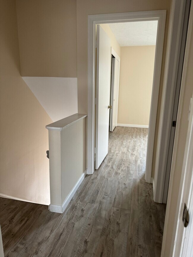 Building Photo - 5015 Hampton Ct