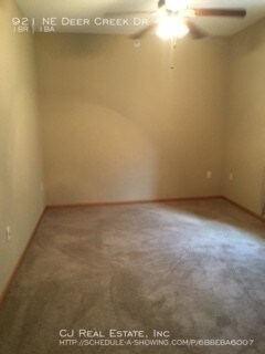 Foto del edificio - 921 NE Deer Creek Dr