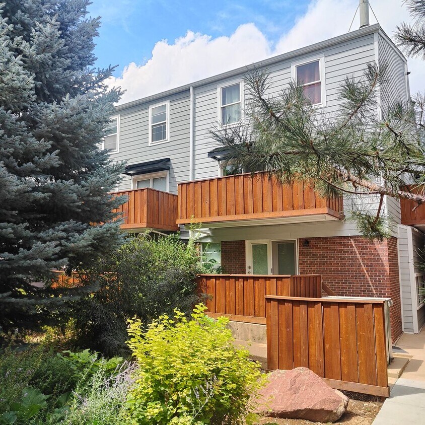 Primary Photo - Two Bedroom Condo For Rent In Downtown Bou...