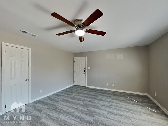 Building Photo - 1507 Cardinal Dr