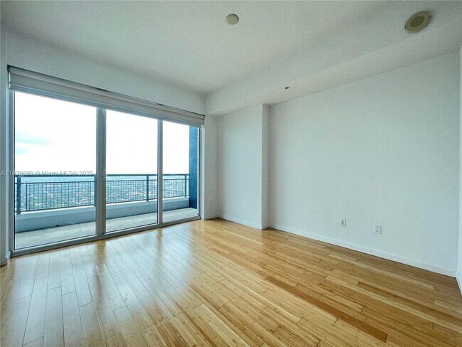 Foto del edificio - 60 SW 13th St