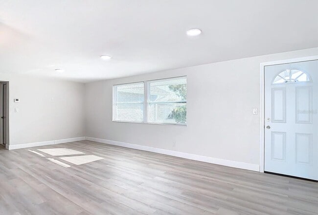 Building Photo - 3951 Glissade Dr