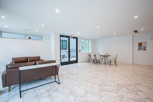 Foto del edificio - Charming 1 BR/1 BA Condo in Trinidad!