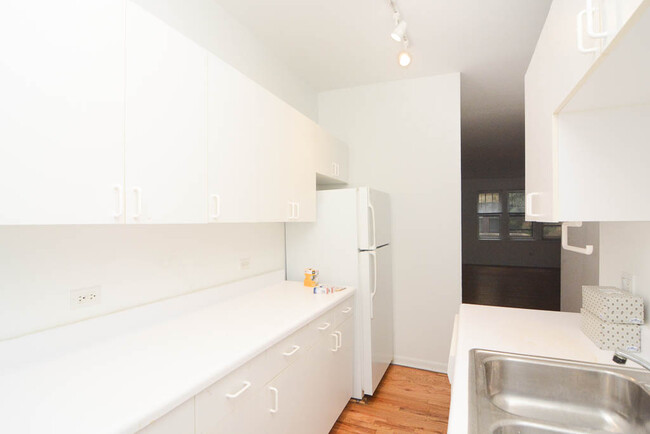 Foto del edificio - 1333 W Addison St