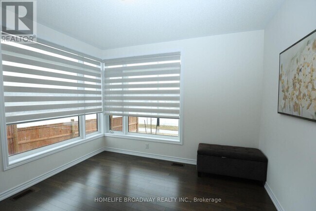 Building Photo - 2 ROSANNIE CIRCLE