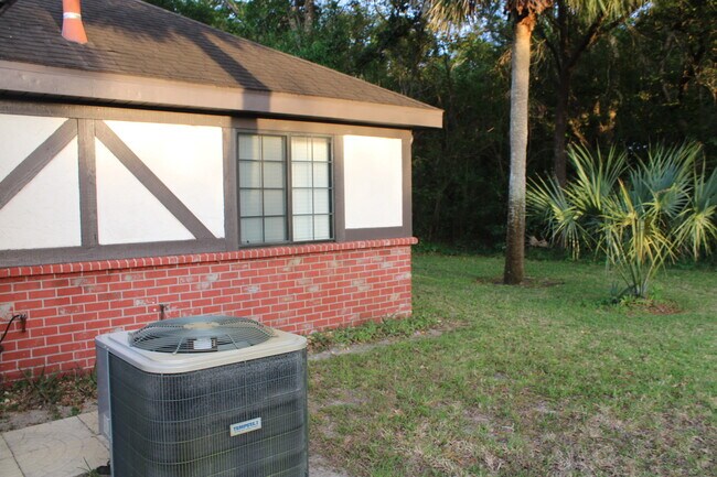 Building Photo - 2030 N Carpenter Rd