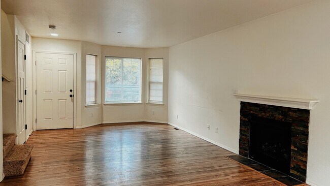 Cozy living space - 1745 Vela Ln SW