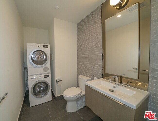 Building Photo - 889 Francisco St