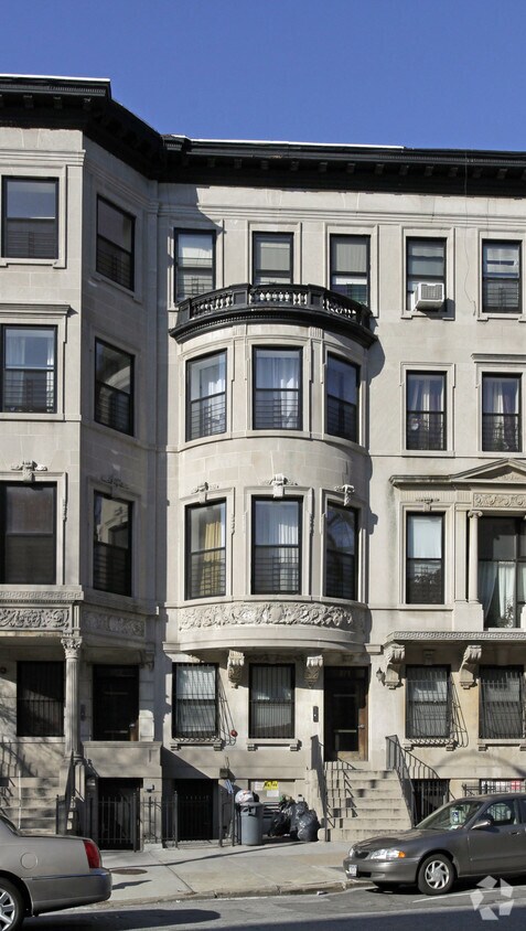 Foto principal - 871 St Nicholas Ave