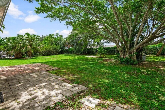 Foto del edificio - 766 SW Belmont Cir