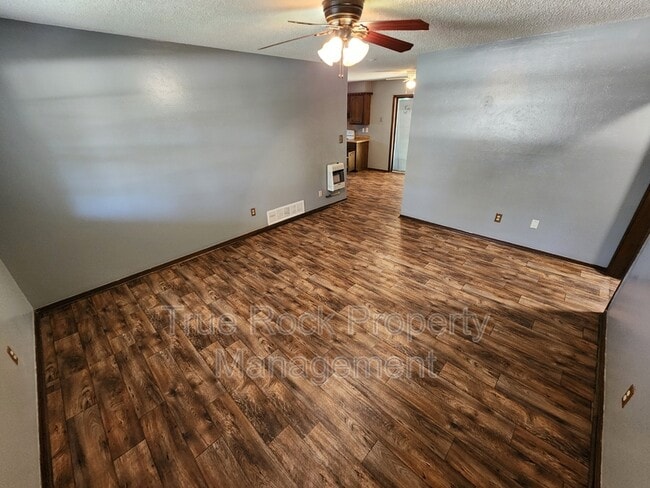 Building Photo - 924 Crestview Ave